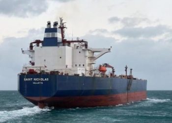 İran, yabancı bayraklı yakıt tankerine el koydu