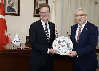 AB Türkiye Delegasyonu Lideri Büyükelçi Nikolaus Meyer- Landrut, Ege Üniversitesini ziyaret etti