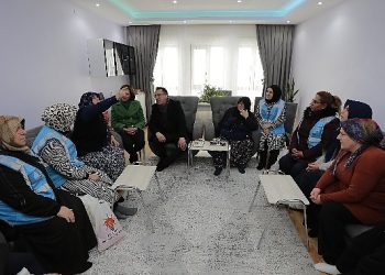 AK Parti Belediye Lider Adayı Savran’dan konut ziyaretleri