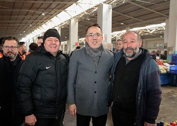 AK Parti heyetinden pazar ziyareti