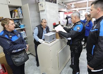 Bayraklı zabıtası yılbaşı kontrolü yaptı