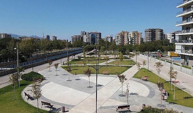 Bayraklı’nın 21 yeni parkı hizmete açılıyor