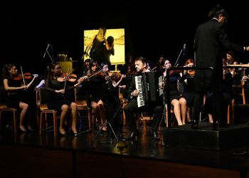 Beylikdüzü’nde fırça darbeleriyle müziğe seyahat