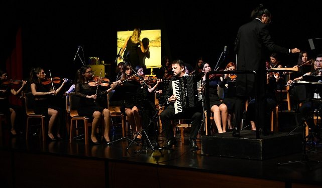 Beylikdüzü’nde fırça darbeleriyle müziğe seyahat
