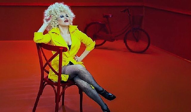 Bir döndü pir döndü