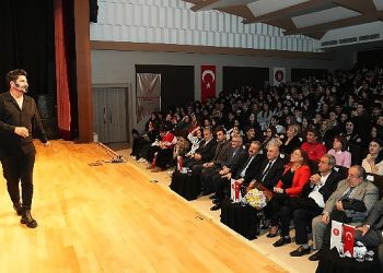 “Bir türkü tiyatrosu” keçiören’de sahnelendi