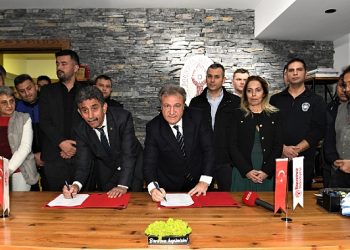 Bornova Belediyesi’nde tüm çalışanları sevindiren kontrat