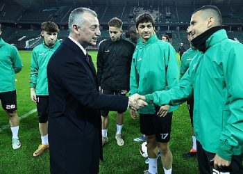 Büyükakın’dan kritik maç öncesi Kocaelispor’a moral ziyareti
