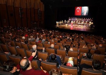 Büyükşehir Bayanlar Korosu ruhlara dokundu