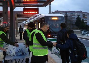 Büyükşehir’den kandil simidi ikramı