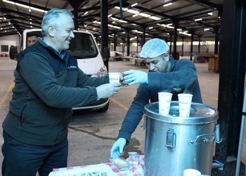 Büyükşehir’den Kartepe’de pazarcıya sabah çorbası