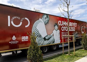 “Cumhuriyet Otobüsü” 250. durağında!