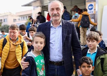 Didim belediyesi soğuk günlerde öğrencilerin içini ısıttı