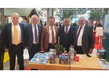 Duayen turizmci Hüseyin Baraner Kemer standında