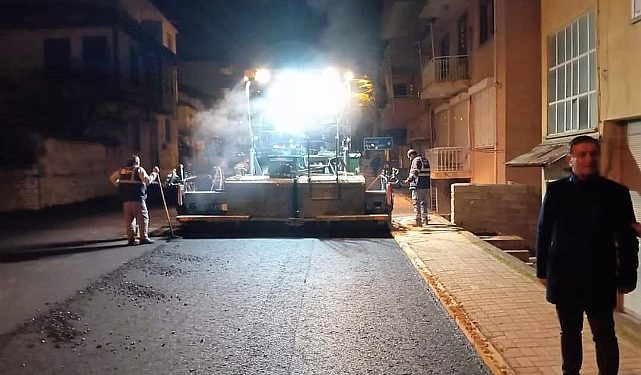 Elmalı’da sıcak asfalt çalışmaları sürüyor