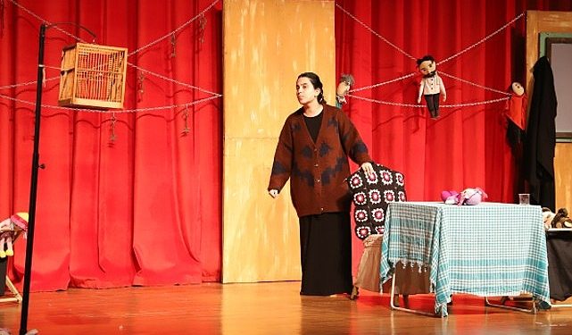 “Filistin hakkında konuşmalıyız” isimli tiyatro oyunu sahnelendi