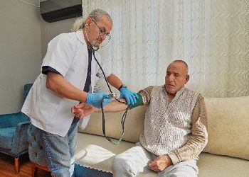 Gaziemir Belediyesi sıhhat hizmetleriyle yüzleri güldürüyor