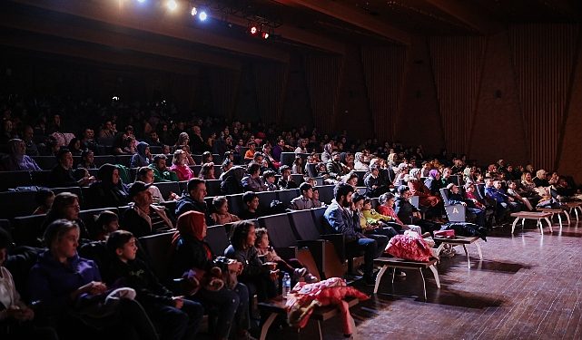 Gemlikli çocuklar tatilde cümbüşe doyuyor