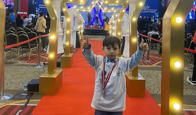 Gölcük belediyesporlu satranç atleti Ali mete dere ulusal kadroda