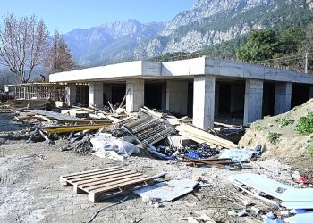 Göynük kapalı pazar yerinde çalışmalar süratle devam ediyor