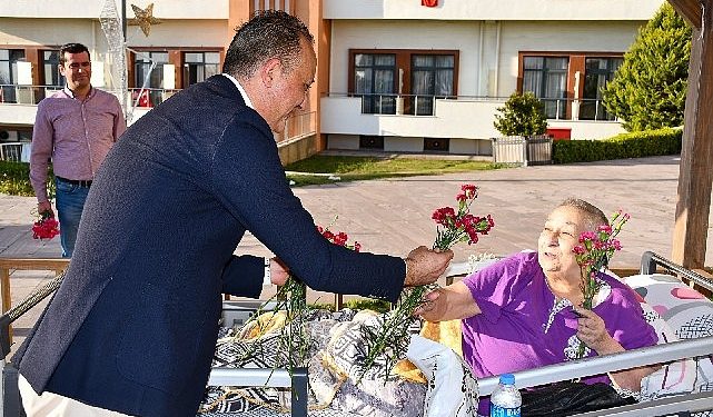 Huzurevinde yeni yıl kutlaması