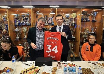 İmamoğlu, ‘2036 İstanbul Olimpiyatı’na Destek’ tiplerini Eczacıbaşı ile devam ettirdi