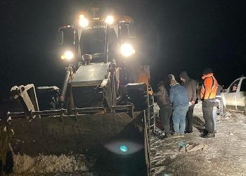 Karda mahsur kalan vatandaşları Büyükşehir grupları kurtardı