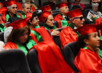 Karşıyaka 3 Yaş Üniversitesi’nde mezuniyet coşkusu