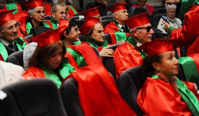 Karşıyaka 3 Yaş Üniversitesi’nde mezuniyet coşkusu