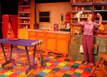 Kent Tiyatroları bir gün Ayakkabımın teki oyunuyla Silivri’de