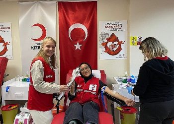 Kızılay Bayan Gönüllüleri’nden “Candan Bağlıyız” Kampanyasına Dayanak