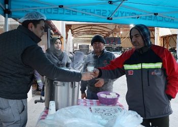 Kocaeli Büyükşehir pazarcı esnafının içini ısıttı