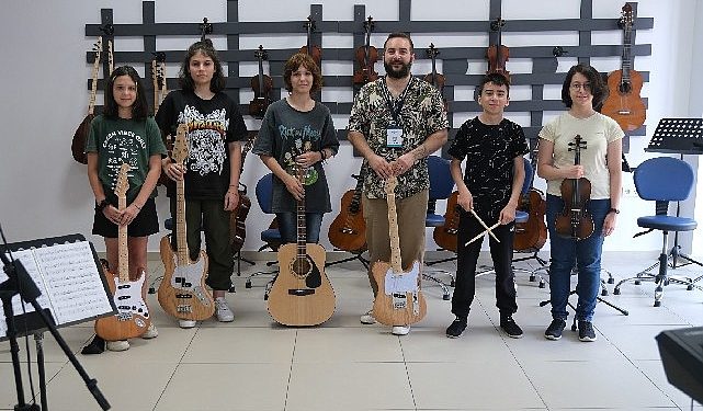 Kocaeli Büyükşehir’in merkezleri gençliğe bedel katıyor