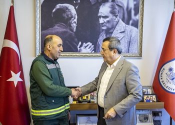 Konak’ın örnek çalışanına Lider Batur’dan teşekkür