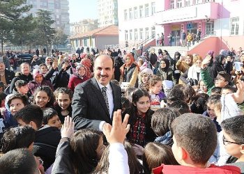 Lider Altay’dan 31 İlçedeki 220 Bin Çocuğa Şivlilik Sürprizi