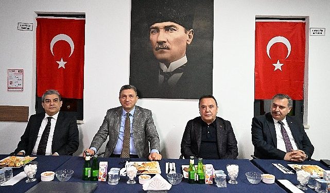 Lider Böcek yeni yıla itfaiye grupları ile birlikte girdi