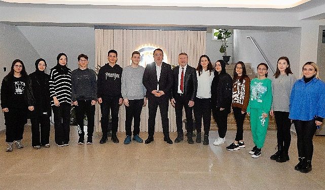 Lider Savran gençlerle buluştu