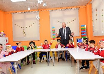 Lider Selvitopu miniklerin yeni yılını kutladı