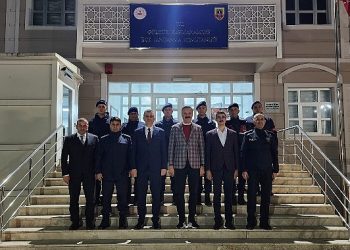 Lider Sezer yeni yıla vazife başındaki işçi ile girdi