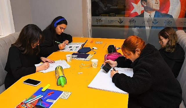 Lider Tekin’den gençlere müjde! Torbalı’da iki Kitap Kafe daha açılıyor