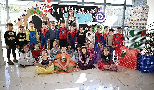 Lider Topaloğlu, minik öğrencilerin yılbaşı heyecanına ortak oldu