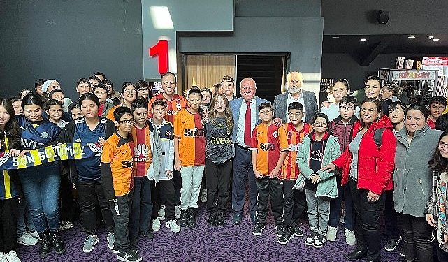 Mustafakemalpaşa belediyesi’nden gençlere fiyatsız Atatürk sineması