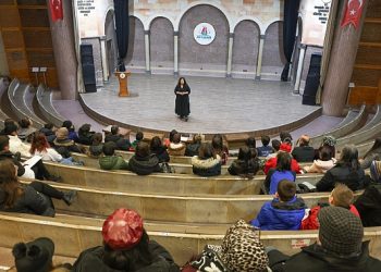Nevşehir Belediyesi Kent Tiyatrosu’nda yeni devir atölye çalışmaları ağır bir iştirakle başladı.