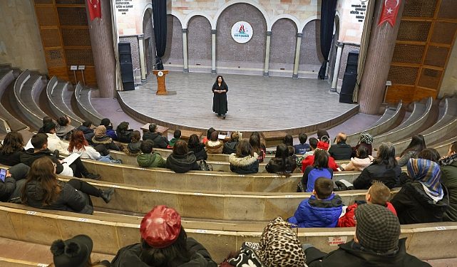 Nevşehir Belediyesi Kent Tiyatrosu’nda yeni devir atölye çalışmaları ağır bir iştirakle başladı.