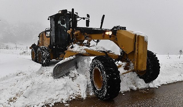 Osmangazi karla gayrette iş başında