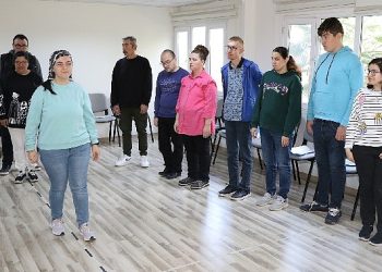 Özel öğrenciler sahnede yeteneklerini sergiliyor