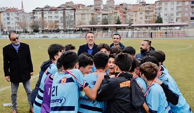 Şampiyona kupasını lider Savran verdi