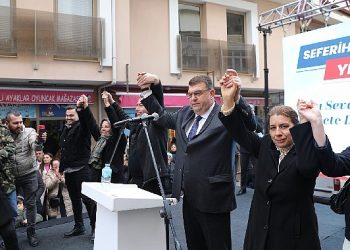 Seferihisarlılar “Goca Başkanı” coşkuyla karşıladı