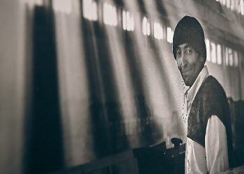 Şiir ve fotoğrafı buluşturan “Nurullah Genç görünenin şiiri” fotoğraf standı açıldı