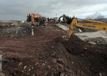 TEM Otoyolu üzerindeki menfez yıkılıyor